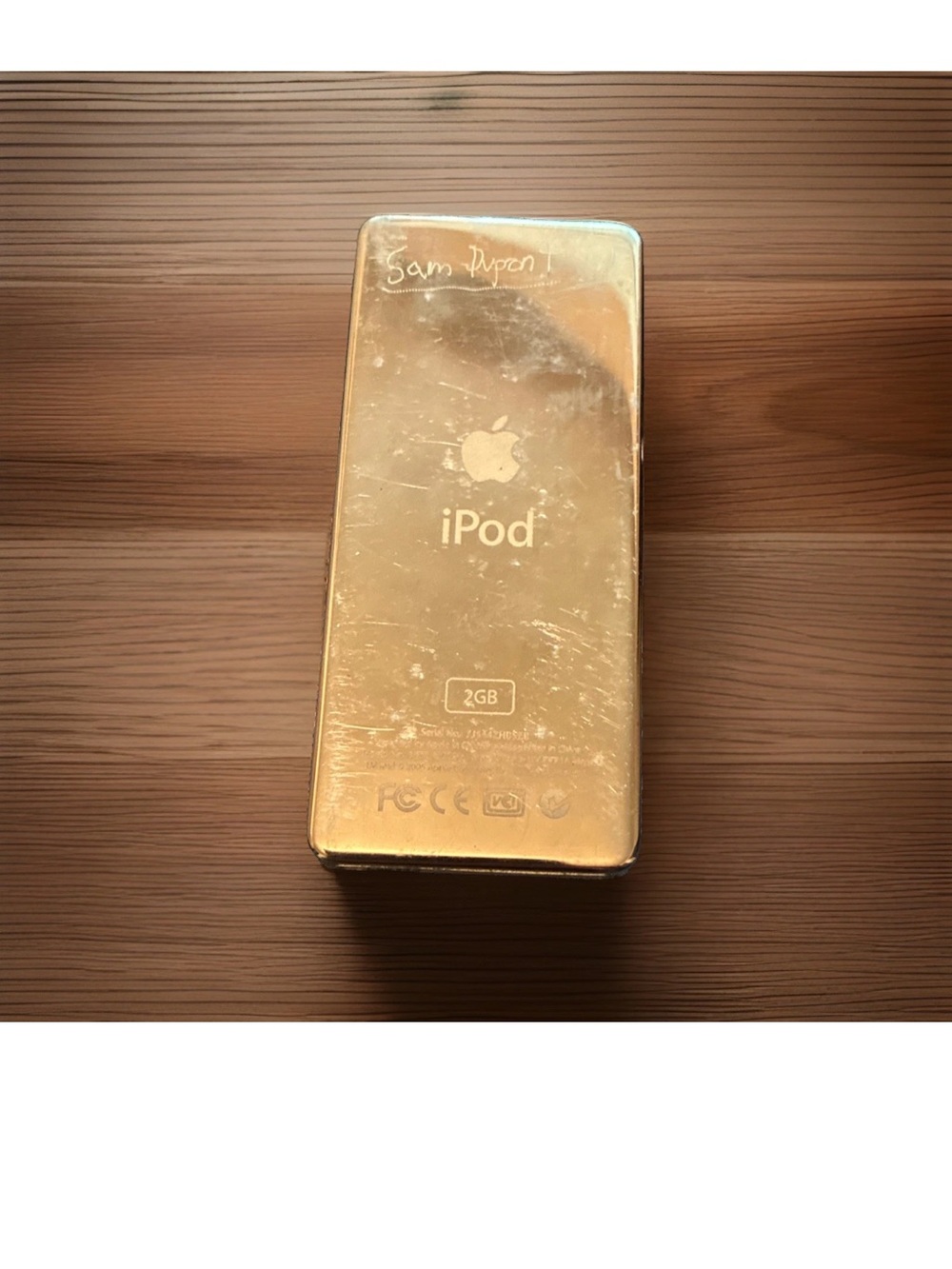 Apple iPod Nano Black with White Click Wheel - Picture 4 of 6